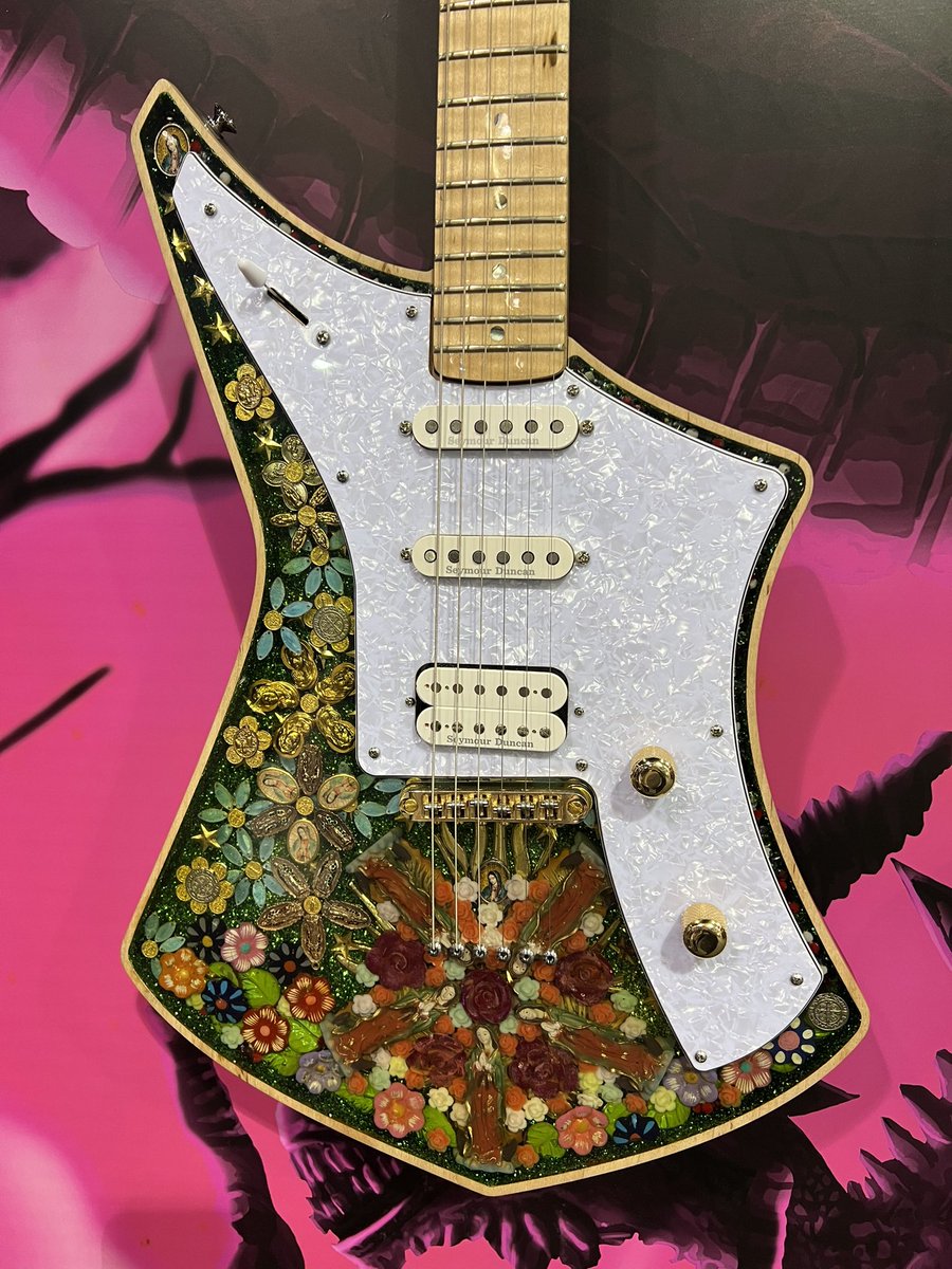 Soundhouse_jp's tweet image. 目を惹くディスプレイと、思わず近寄って見たくなるCream Guitarsのギター👀 @CreamGuitars #ギター #サウンドハウスNAMM2023 #NAMM2023