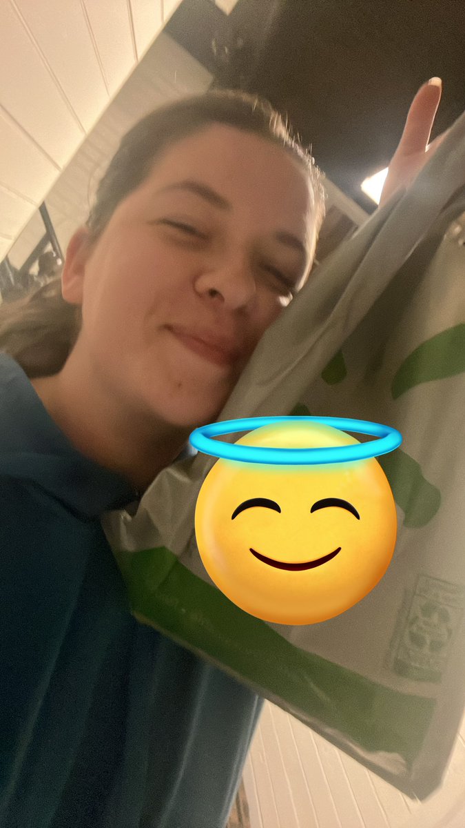 Kaylizzybet's tweet photo. Huge shoutout to @trilly4L for saving my ass on formula 🥹 https://t.co/CudgnValuM