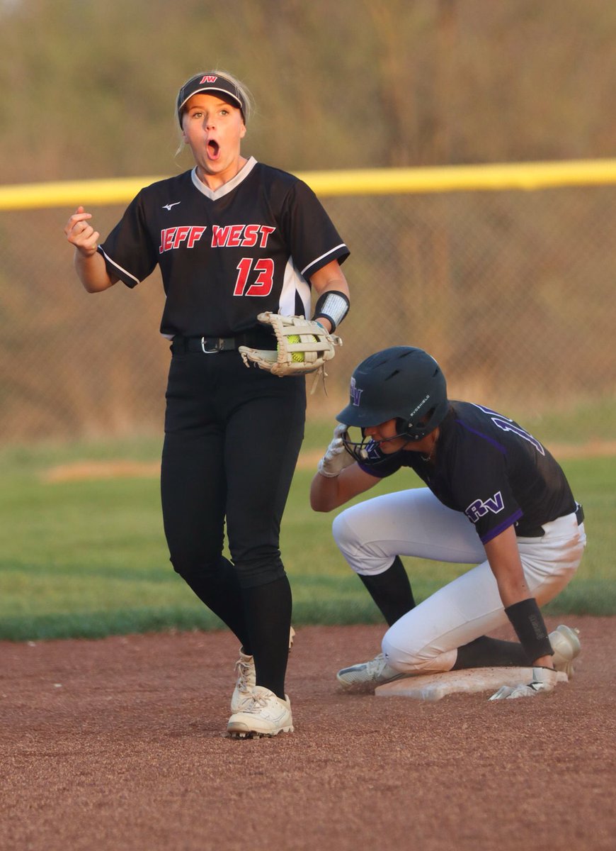 AudreyCoates13's tweet photo. The face you make when you clearly got the girl out but the umpire called her safe! https://t.co/QhGcBNbRYh