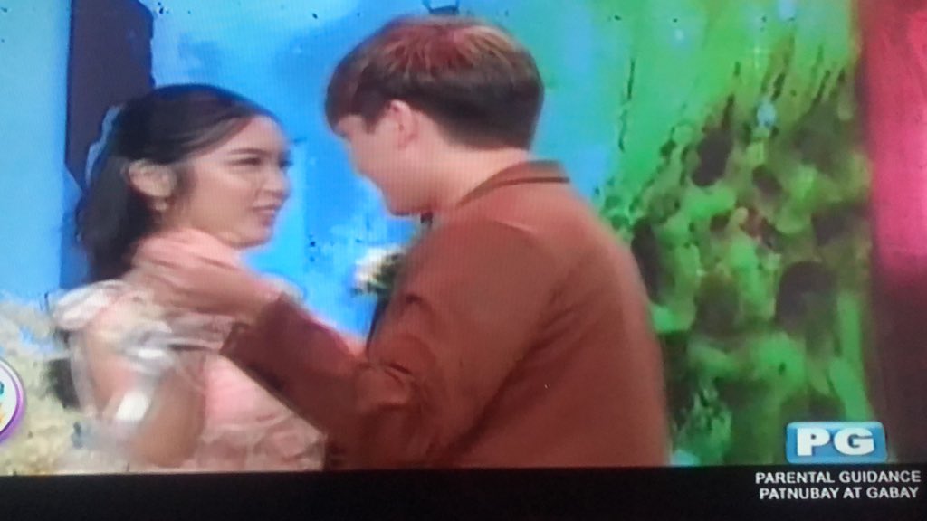 CapiliAnne03's tweet photo. Jusko lord ! Bakit nman ganito #FranSeth saksak in nio nlng ako Hindi ko na kina Kaya ung kilig .. 

FRANSETH MB PromDay https://t.co/8L2H0yKc3o