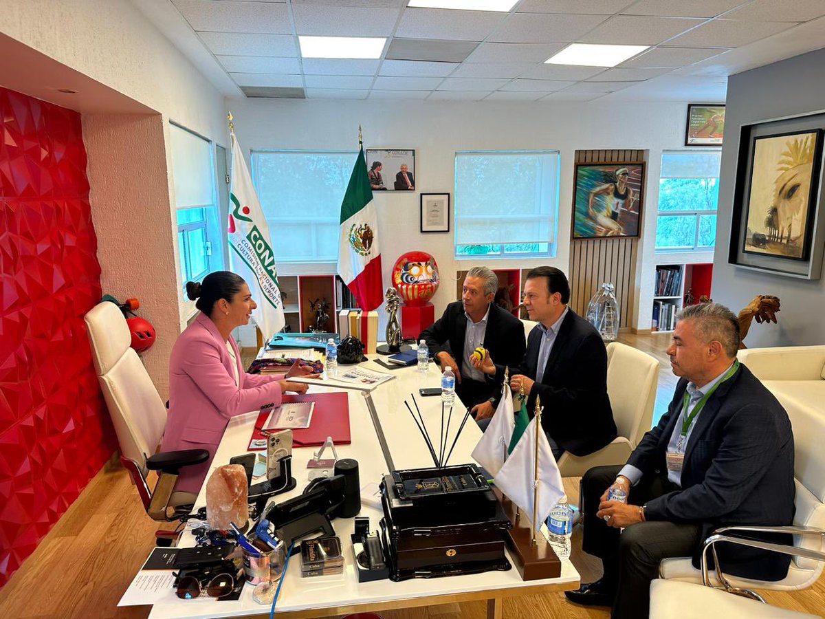 EVillegasV's tweet photo. Por nuestro #Durango, estamos tocando todas las puertas necesarias. 

Hoy nos reunimos con @AnaGGuevara  quien está al frente de @CONADE, discutimos proyectos de infraestructura deportiva y desarrollo de talentos en nuestro estado. 

¡Vienen buenas cosas para deportistas en DGO! https://t.co/EsmZzkcdWS
