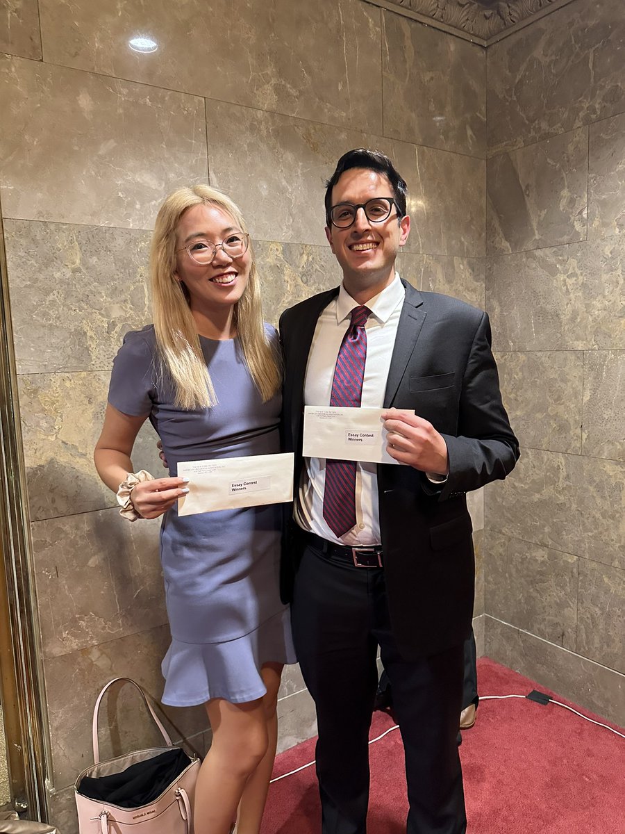 Congrats to <a href="/SBUrology/">Stony Brook Urology</a>  residents <a href="/LuJenniferY/">Jennifer Lu</a> <a href="/AalamiArshia/">Arshia Aalami</a>  on their win today <a href="/NYSAUA/">New York Section AUA</a> Valentine essay co petition!