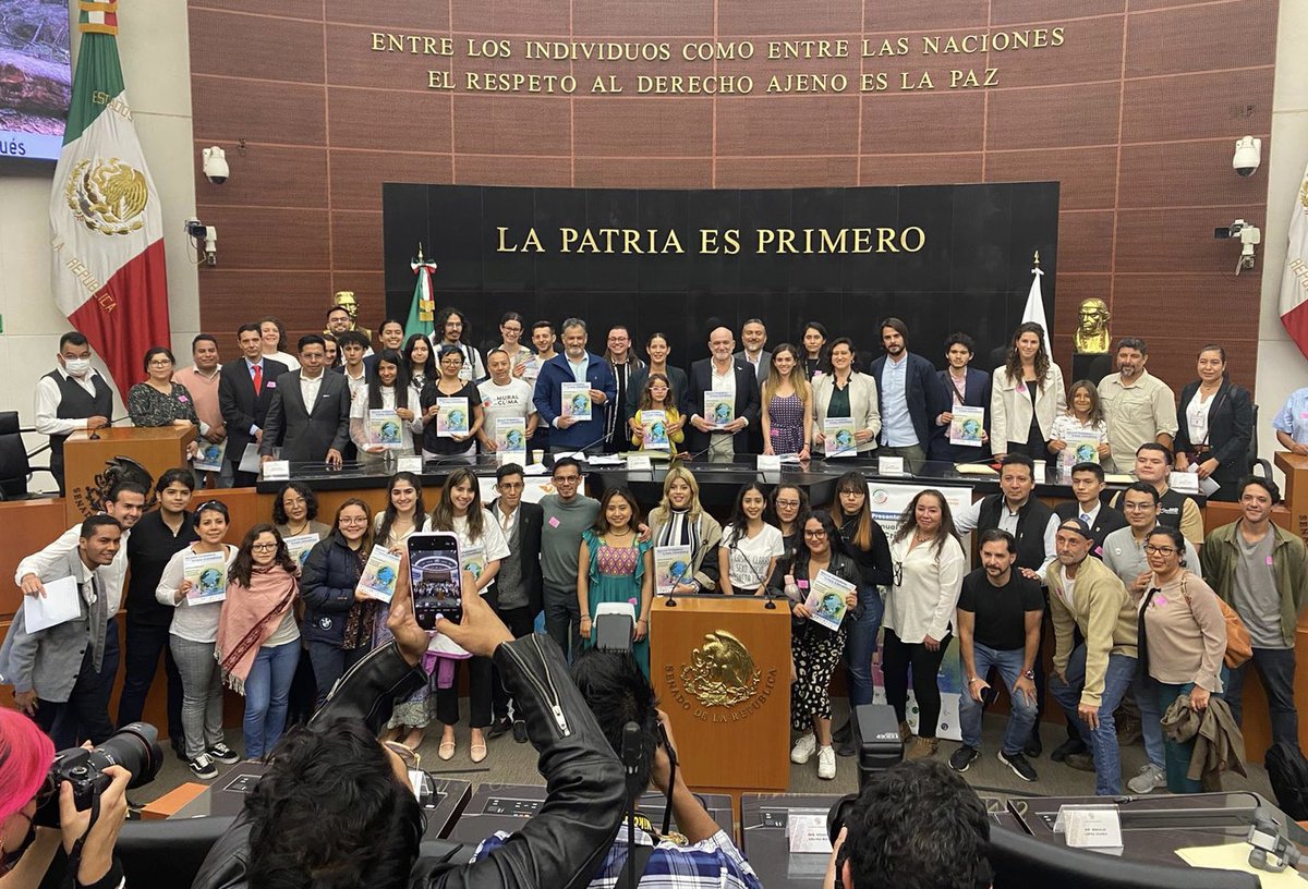 gemhsm's tweet photo. Crisis es una palabra fuerte, pero es más fuerte evadir la realidad y no hacerle caso a la ciencia. 

Un primer esfuerzo para comunicar la Crisis Climática: https://t.co/TuaBxq8ml5

Gracias infinitas @VeroDelgadilloG @IndiraKempis @XochitlGalvez @BeatrizParedes 🇲🇽 https://t.co/YqKhaRXd7M