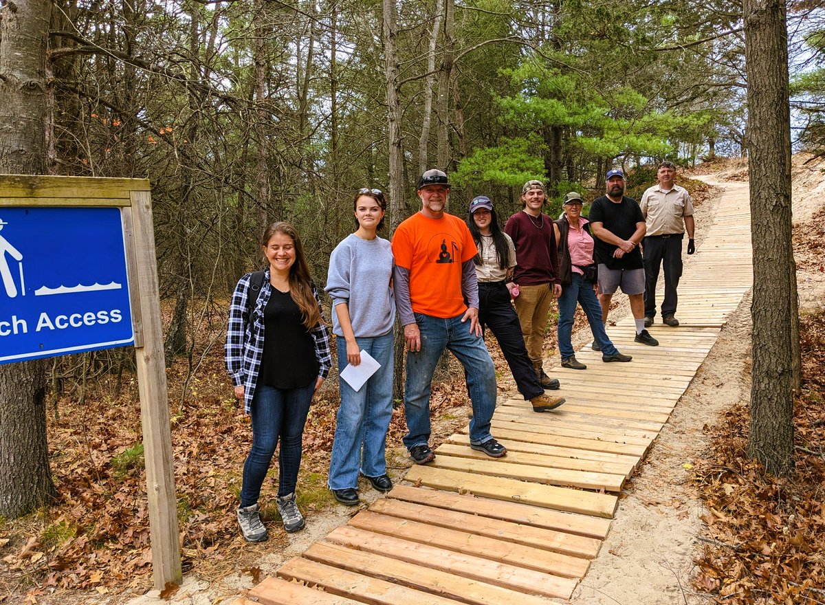 FriendsofPinery's tweet photo. Volunteers are an important part of our organization; helping with the Pinery Fall Classic, Native Plant Sales, rolling boardwalks, recycling, Nature Store, newsletter, &amp; events. Thank you very much @FriendsofPinery volunteers for your support. #VolunteerAppreciationWeek https://t.co/kTexmXYS42