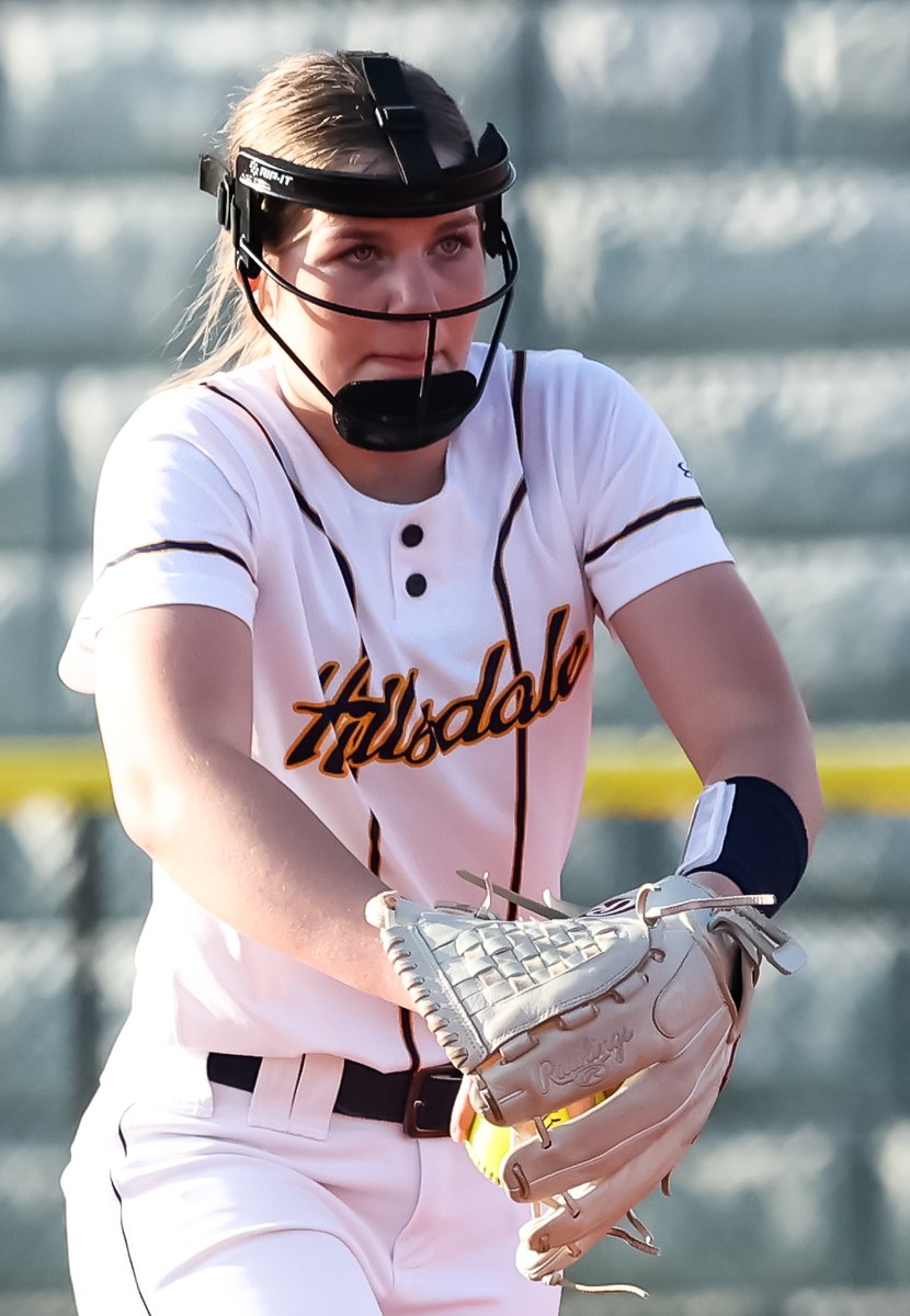 SB: Congrat to Hillsdale freshman Kennedy Fickes on her making her varsity debut tonight from inside the circle #TDR #7of5