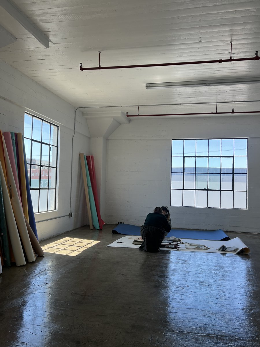 elliewithoddli's tweet photo. new office space :) blank canvas to grow into shoes that are a little big for us right now https://t.co/1RSpPzUSgj