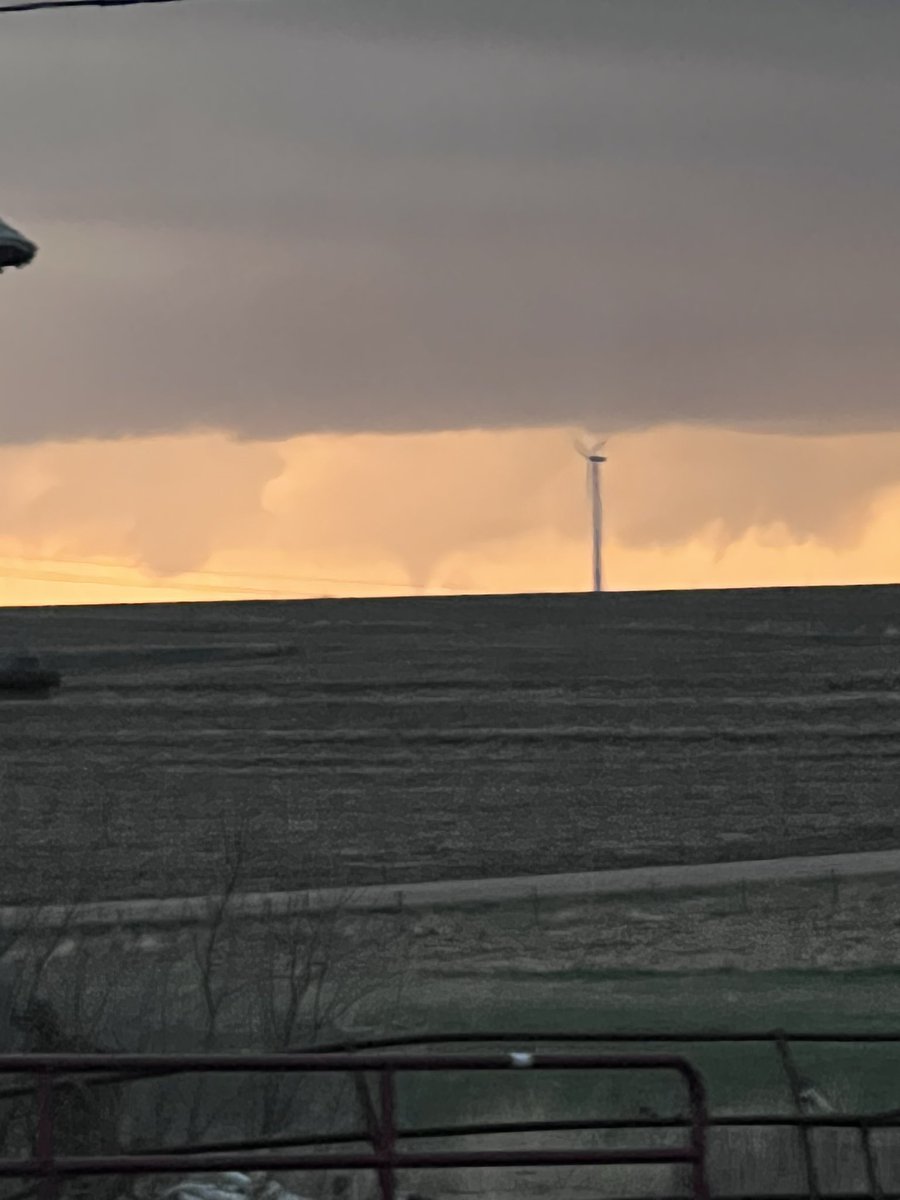 nschultz2014's tweet photo. @KTIVweather SW of Lake View Iowa https://t.co/7VatiiyC9f