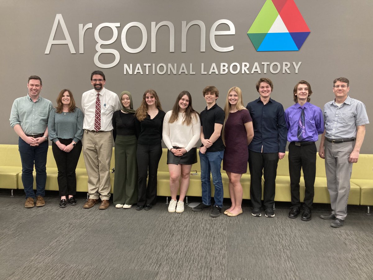 wkane1023's tweet photo. Reflecting on 9 months worth of research with this team of tenacious teens (and a handful of powerful professionals)!  Very humbled and grateful for the opportunity to work with everyone and learn so much!  #PorterPride ⁦@argonne⁩ https://t.co/bRaLH0y69e