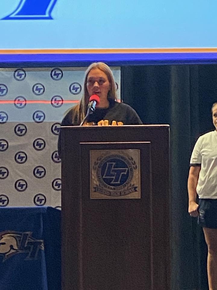 LTfastpitch's tweet photo. Congrats to all the athletes who signed LOIs today! Special congrats to @evahokanson2 on signing with @StOlafAthletics! We're so proud of you and excited for your next journey 🥎💪 #LTSoftball https://t.co/Ffnyw0FF6B
