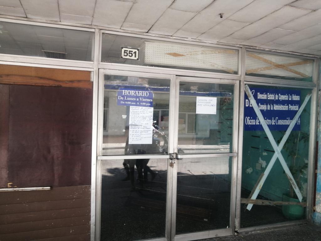 LibreYasmani's tweet photo. #cuba donde existen hoteles de lujo que los cubanos hoy no podemos visitar y estoy más seguro que haí no hay chinches #LaHabana esta llena de chinches pero en los hoteles no... No se pero creo que yo tengo un poco confundido el consepto de bloqueo #EstoEsCuba https://t.co/mSYg5994iU
