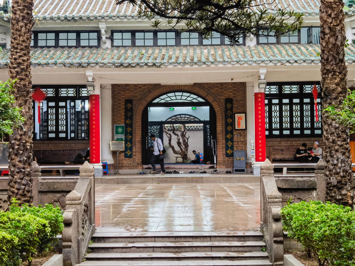 Jingjing_Li's tweet photo. See what Islam is like in China for yourself.

I was in Guangzhou the other day, visited Huaisheng Mosque, which is believed to be the 1st mosque in China, and one of the world's oldest, built 1300 yrs ago.
Beautiful architecture!

Islam spread here through Maritime Silk Road. https://t.co/cHgCAZ1aga