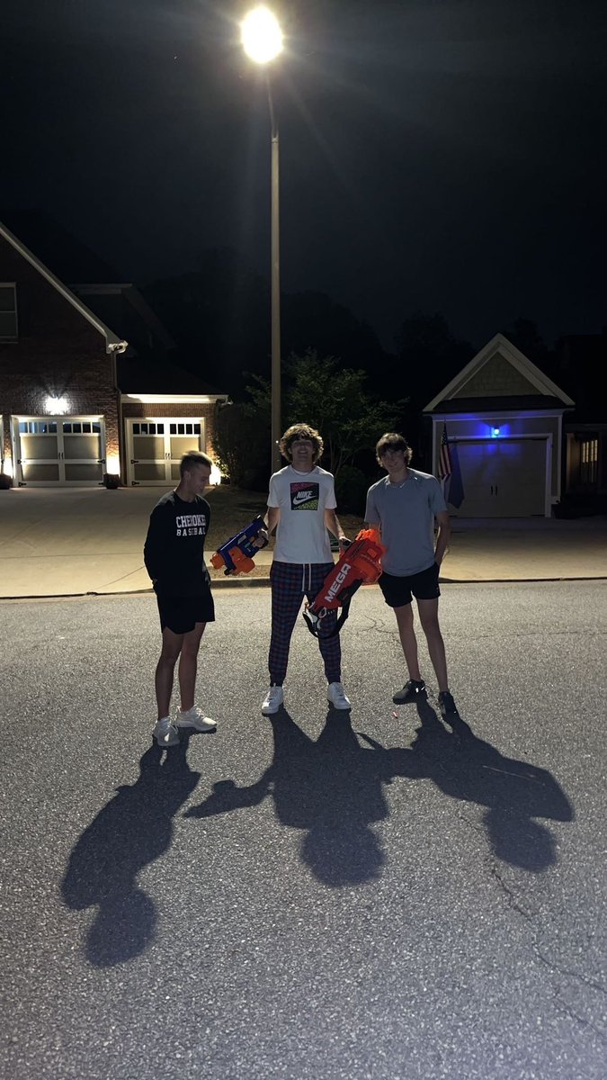 Jas_Minions's tweet photo. Man, it just keeps getting easier and easier. Cayden and Sammy jump out of the bushes bc we are the shadows. Cooper goes to runaway and slips and eats concrete, Blake goes crying for his girlfriend. It’s not just a call, it’s a warning🦇 2 more to go @CHSwarriorsNerf https://t.co/ITBnWS8MqA