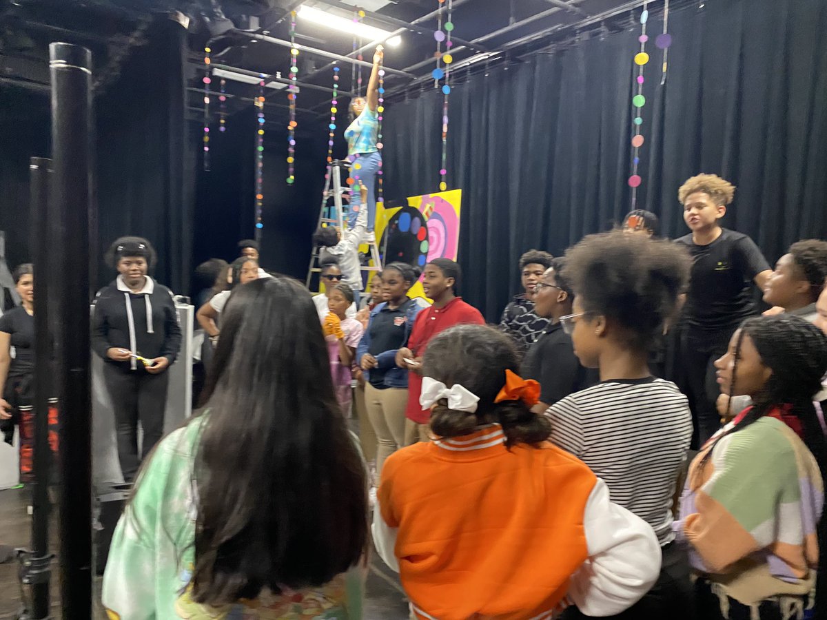 Pmsdramageeks tweet media