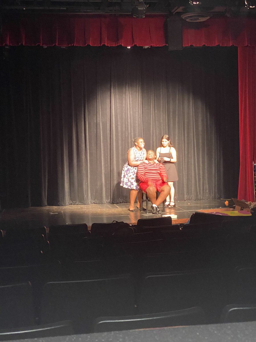 Pmsdramageeks tweet media