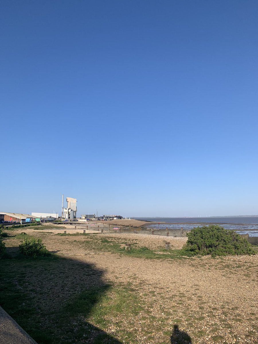 dleigh_david's tweet photo. A quiet and peaceful early morning ride along the beautiful Kent coast this morning #cyclekent #whitstablelive #cyclewhitstable #kentcoast https://t.co/EC62k9CPYf
