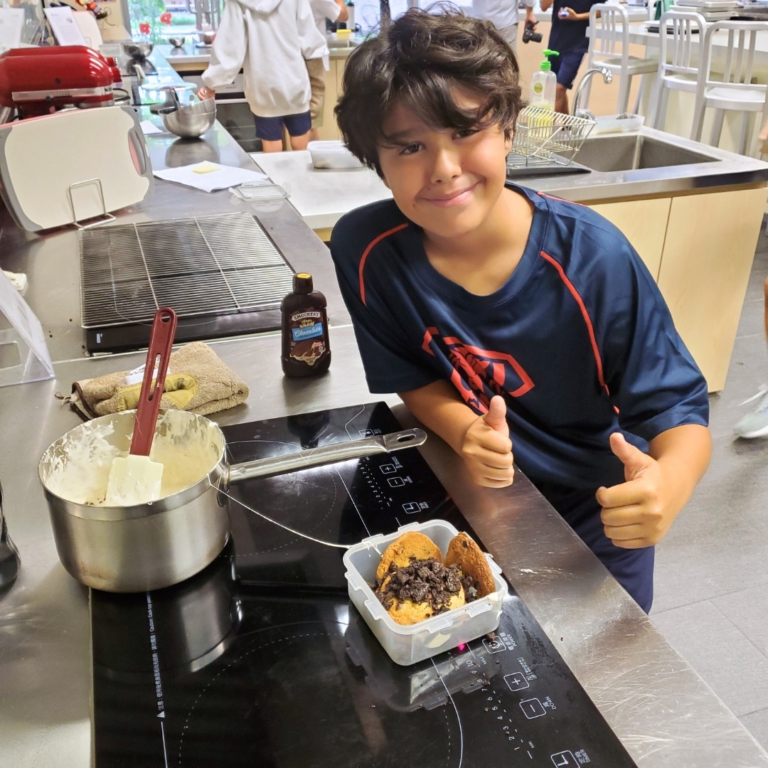 Hong Kong International School tweet media