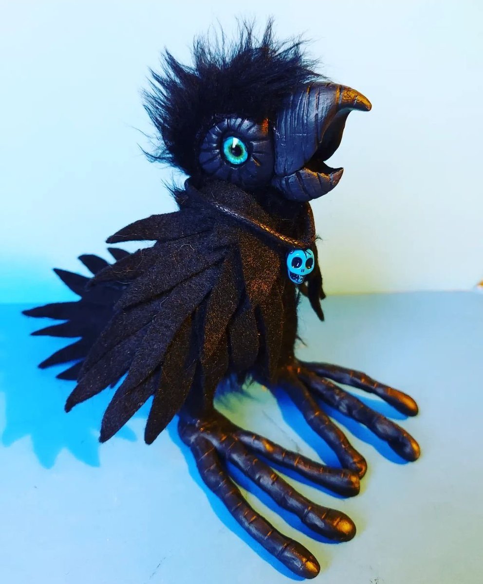 Pabloonas's tweet photo. Baby crow looking for a new perch 🖤
https://t.co/NeO0GNWFah 
#crows #corvid #artistsontwitter https://t.co/fkbAH7lWYO