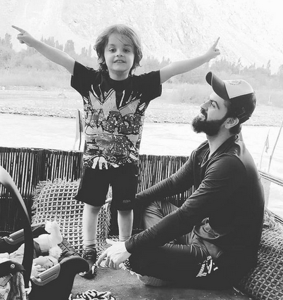 firdose69218397's tweet photo. @iamAhmadshahzad @isanaahmad @Khurram32177687  yehi duayein hai tere janam din per,,tum muskurathe raho aise he jeewan bhar,,,jo hi tere armaan wo hojaye puri aur lagjaye tumko umar meri,,,Love u ALi❤️💐🍁🙌 https://t.co/qzxqgs2s0A
