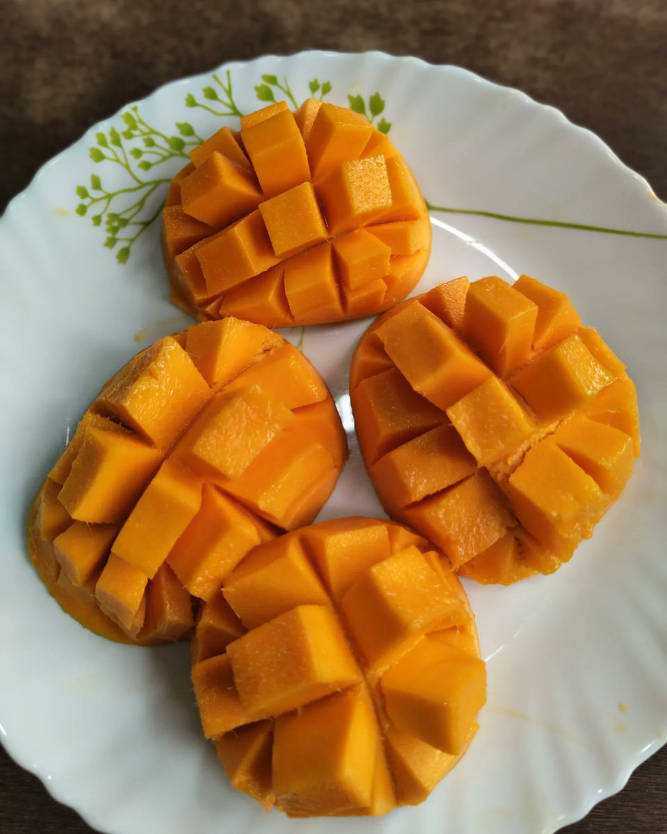 FarmOBox's tweet photo. Best Quality #Alphonso #Mango from #Devgad &amp; #Ratnagiri 
Place your order now at Farmobox 7509091111
Don't miss the season's #yummiest #fruit.

#mangolover #summerfruit #bestforhealth #indianfruit #India https://t.co/IAsqvaombS