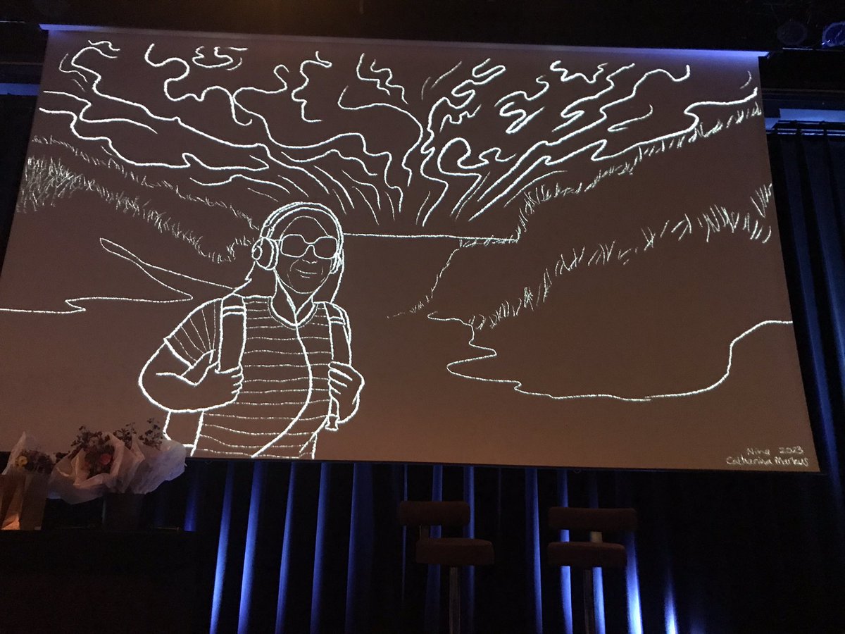SVisjager's tweet photo. Wat een avond! Een oeuvre prijs stond ik daar in ontvangst te nemen van het Nederlands gilde van regisseurs! Dank @DDG_NL Dutch Directors Guild (DDG) voor deze inmense eer. En dank aan iedereen (luisteraars, collega’s, NPO, @MarkvIterson )voor het mogelijk maken van dit oeuvre! https://t.co/51DBJvgko1