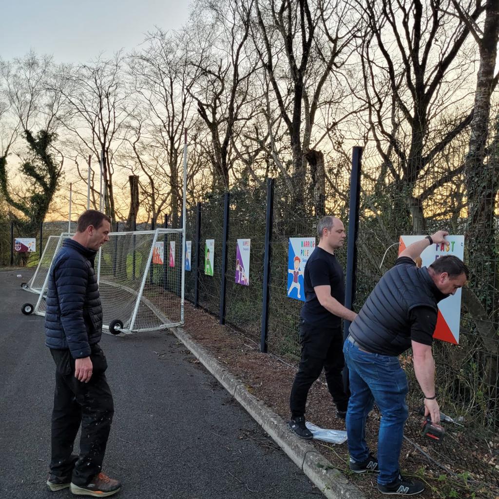 GACSlaughtneil's tweet image. Tá Cosán Aclaíochta CLG Eiméid againn anois!!
Míle buíochas le Donna Murphy as é a eagrú & le cách a thug cuidiú chun na comharthaí a chur suas. 
Emmets GAC Activity Trail just arrived!!
Many thanks to Donna Murphy for organising & to all who helped put the signs up. #meitheal