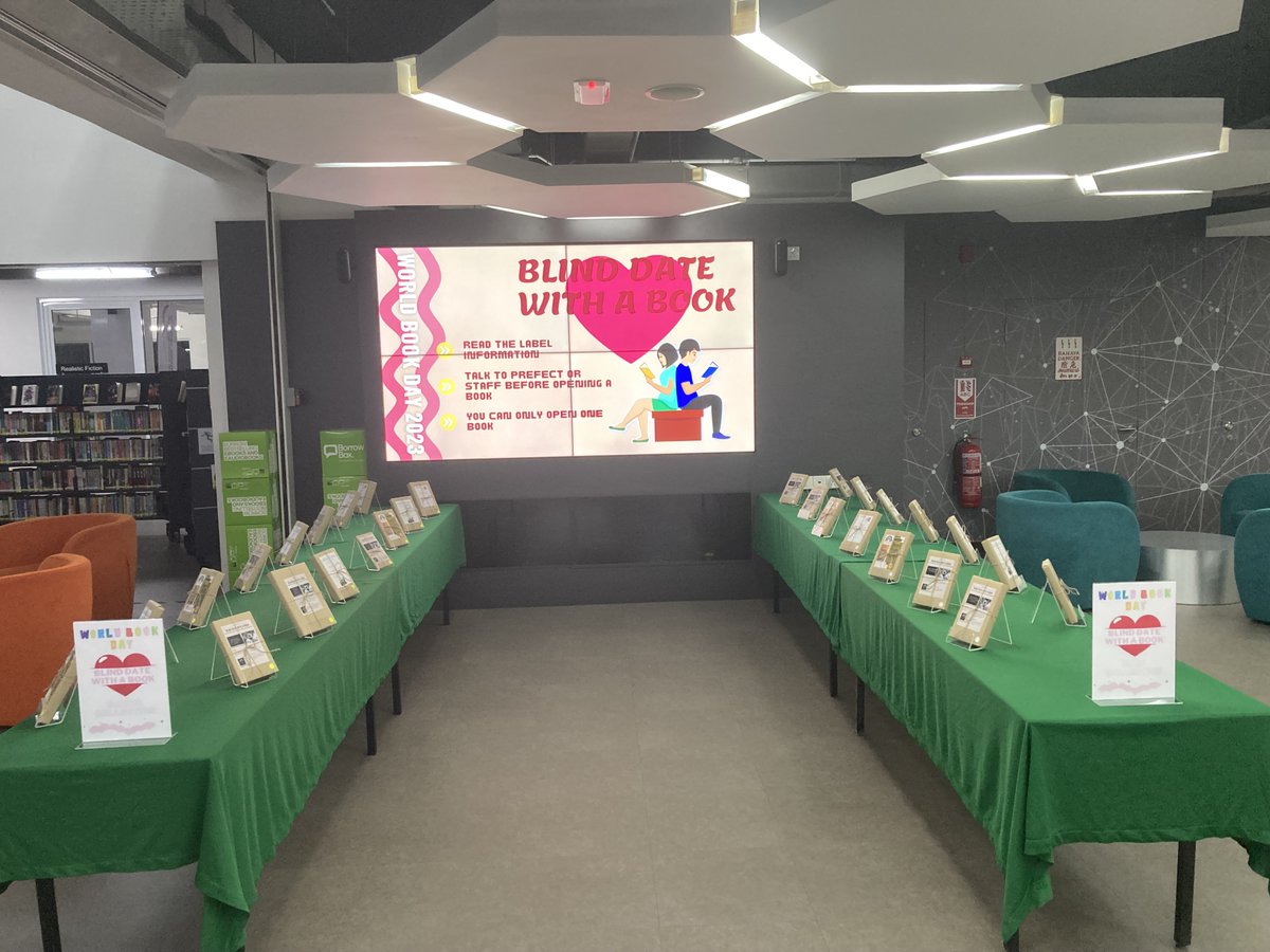KLASS_English's tweet photo. The amazing @KLASS_Library ran 'Blind Date with a Book' today, with students selecting a new book from short blurbs and teaser comments📚 This will continue into next week so if you didn't get a chance to stop by today, please do so on Tuesday!👩‍❤️‍👩 https://t.co/KXRDiqeHkQ