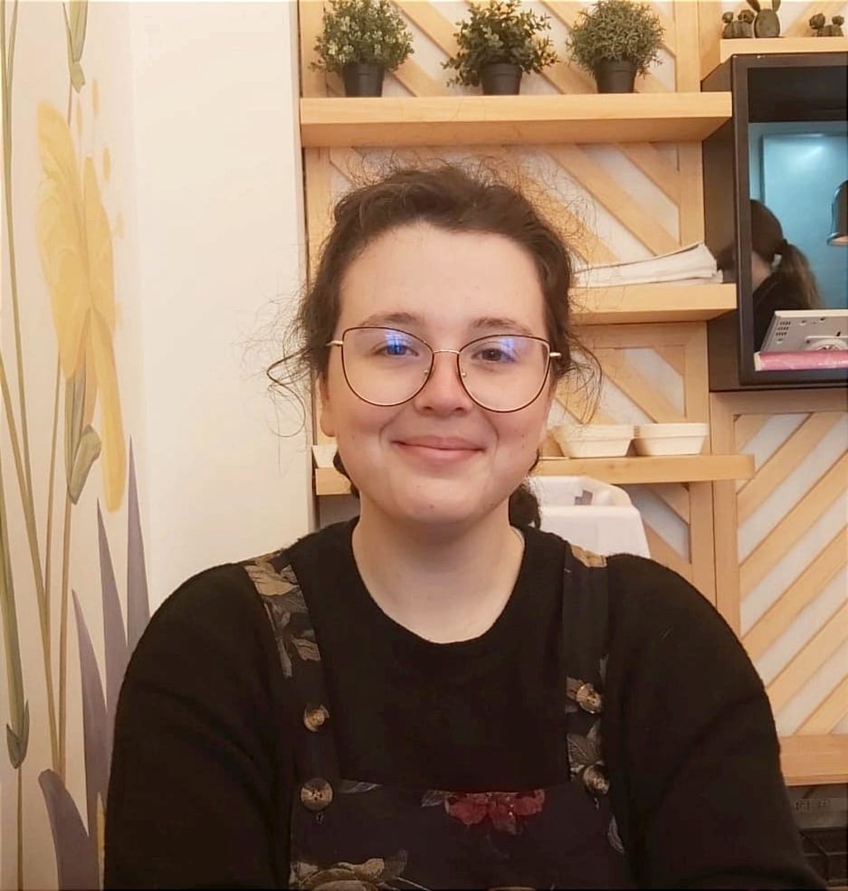 🔊 Irati Agirrezabalaga azpeitiar gaztea asexuala eta arromantikoa da.  Beldurra ematen zion etiketak, baina lagundu dio komunitatea aurkitzen eta  existitzen dela jakiten . Izendapenak erakutsi  dio ez zegoela puskatuta.

👂🏼Entzun hemen👉🏼eitb.eus/eu/irratia/eus…