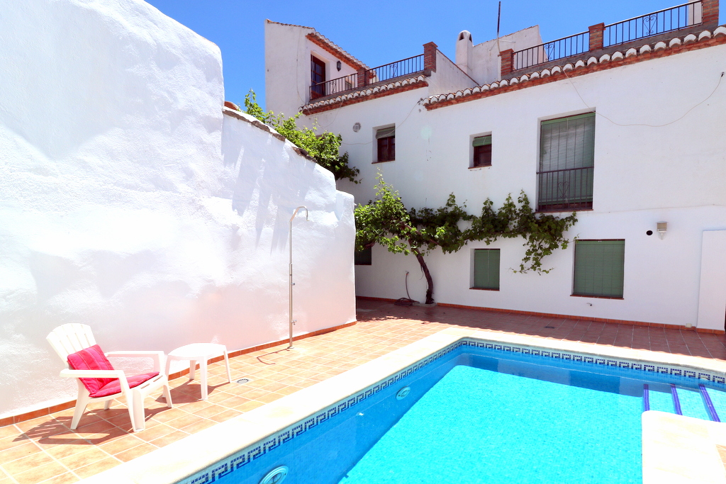 ValledeLecrin's tweet photo. If you have aspirations of settling in Spain, with the added advantage of an income,  we have an incredible selection of seven opportunities that could offer you the perfect work-life balance here in our beautiful Lecrin Valley. Find out more on our blog, 
https://t.co/ZPAYKA3dBP https://t.co/SQ0sdNrzgB