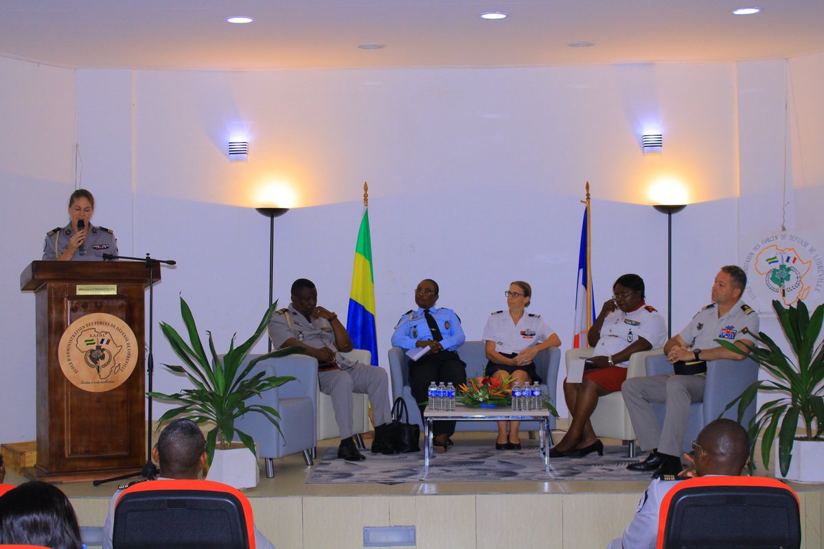 CoopSecuDefense's tweet photo. #Gabon 🇬🇦 : à l’occasion de la journée nationale de la femme, l’École d’Administration des Forces de Défense de Libreville (#EAFDL), #ENVR @CoopSecuDefense 🇫🇷, met les femmes à l’honneur.

🗣 Témoignages et débats autour de la place de la femme dans les armées. https://t.co/LfsaSasLzY