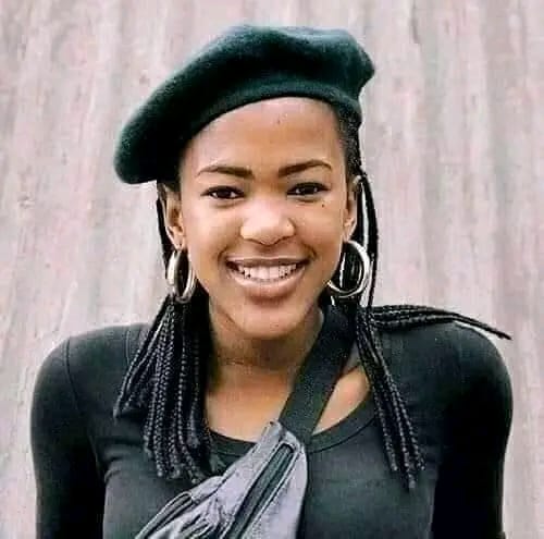 MbalulaFikile's tweet image. Today, April 20th, marks the 23rd birthday of Uyinene Mrwetyana. Happy Birthday Mbokodo and may your beautiful soul rest in power✊🏾

"Uyi nkwenkwezi (You're a star),
Ukhanya ebumnyameni (You shine in the dark)
'Bumnyama obungaka (So much darkness),