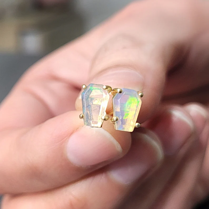 BaniThaniStore's tweet photo. Add a pop of color to your look with our Ethiopian Opal Stud Earrings! 💎✨ Handcrafted with natural opal gemstones, these earrings are perfect for any occasion. Shop now: https://t.co/7yD8x1iQSd

#opal #earrings #jewelry #ethiopianopal #handmade #Accessories #tweet100 #GOLD https://t.co/5wuuXBj3xg