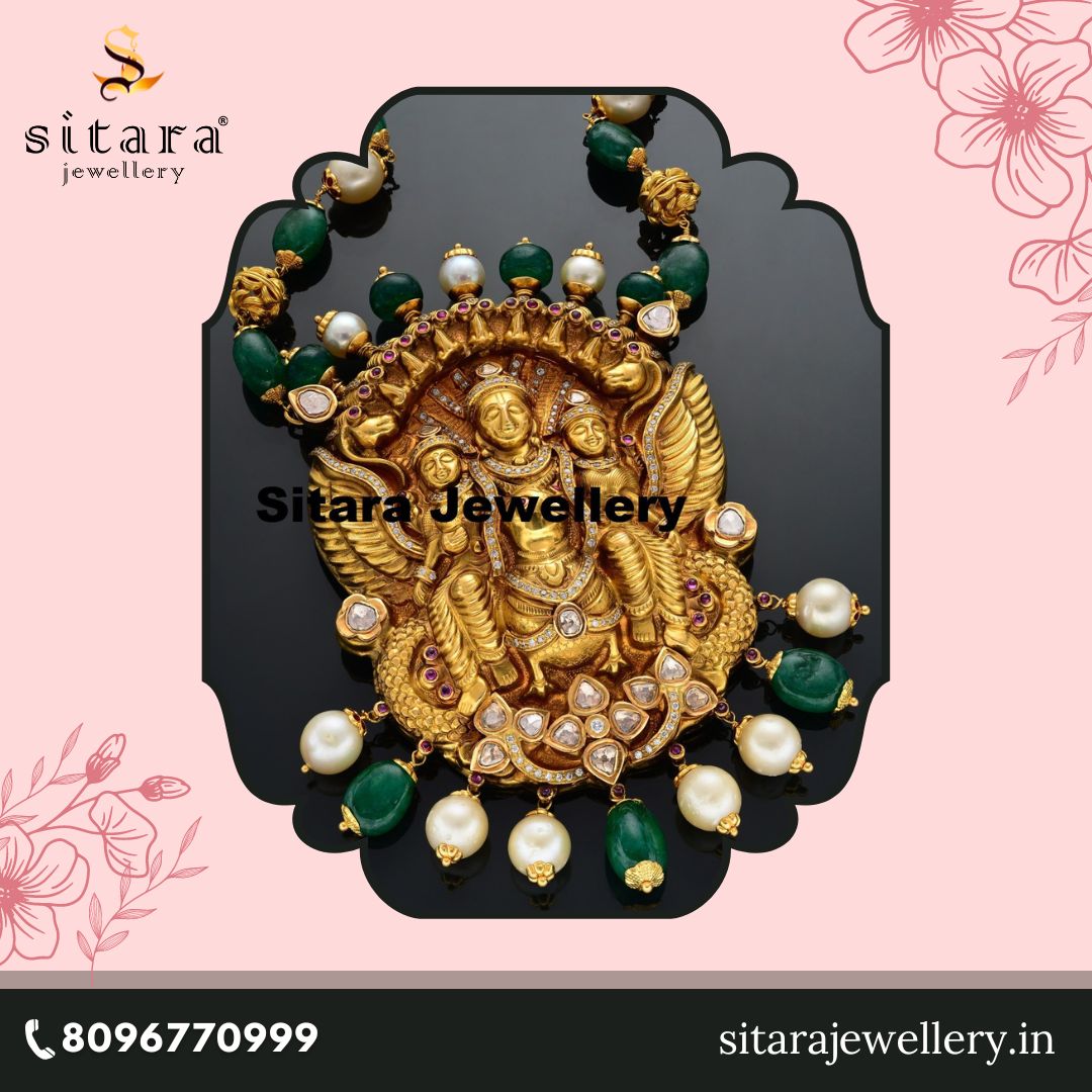 'Elevate any outfit with the regal elegance of this Nakshi pendant, adorned with gleaming flat diamonds, rose cut diamonds, and vibrant rubies and emeralds' shop now in sitarajewellery.in
#jewellery #diamondpendant #jewellerycollections #weddingjewellery  #diamondcollection
