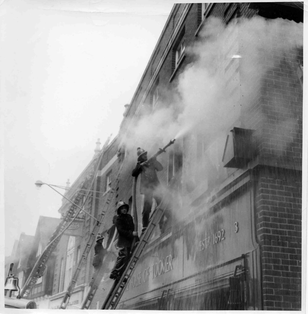 WBerksMuseum's tweet photo. 62 years ago today, much of Newbury’s House of Toomer department store was destroyed by a major fire. The store re-opened only four days later. See more images in our House of Toomer exhibition Images of NEBYM:2001.42 copyright West Berkshire Museum. #fire #Toomers #Newbury https://t.co/DPhUwz8wOr