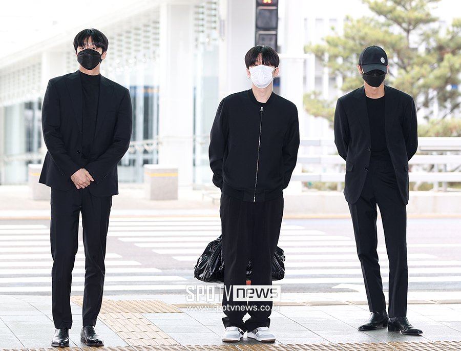 bubble_monstax's tweet photo. 📢: This will be the last post starting today for Monsta X 

Have a safe flight my loves, We know it's hard so please please please be strong 🥺🥺 

- ෆ˙ᵕ˙ෆ· 🍒· 🐢🐶· 🐳 https://t.co/9Q2UlEEMZH