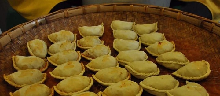 DiscoverGuizhou's tweet photo. #Weining Baba is a kind of special snack which has soft surface and crispy bottom, with a full filling and an appealing aroma.Obviously, a bowl of buckwheat rice is served with a plate of Weining Baba, which is nutritious and delicious.#Bijie https://t.co/YAmkxHMLHk