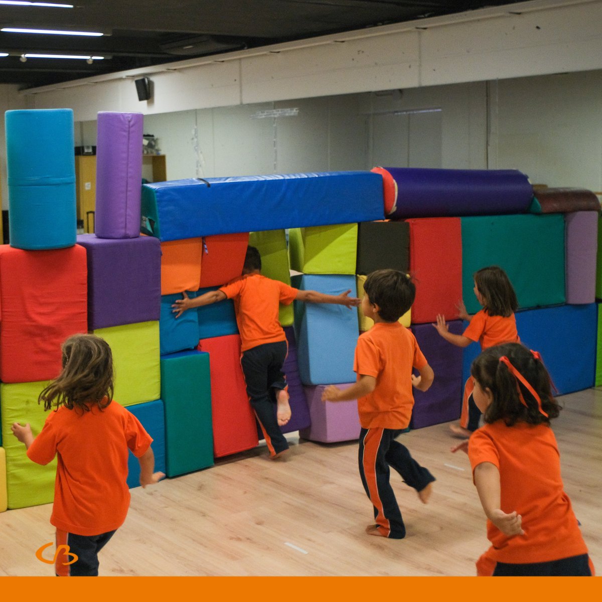 ColBernadette's tweet photo. 🦵 ¿Sabes qué es la #psicomotricidad Aucouturier?

☑ Se realiza en un espacio amplio con elementos que invitan al juego sensoriomotor.

🇬🇧 👩‍🏫 Impartimos esta clase en #inglés para que nuestros alumnos interioricen el idioma desde la edad temprana.

#alumnoCB #DisciplinaPositiva https://t.co/vd6BJVBfsh