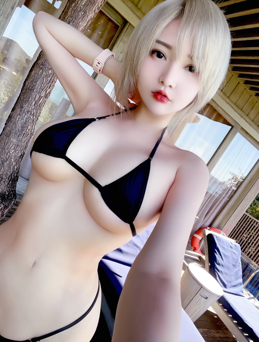 potato2307's tweet photo. How do I look? 🖤🤍 https://t.co/kOxzkk1vJR