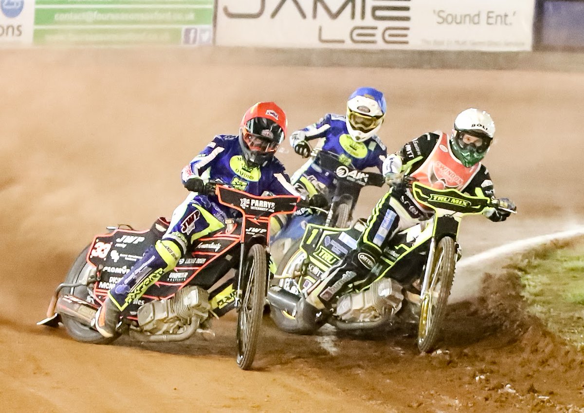OxfordSpeedway's tweet photo. FOUR RIDES ✊
THREE WINS 👊

That's how we roll.. 😎

Your #MonarchCheetahs 👑 Rider of the Night - super @Sam_Masters33.

#OxfordSpeedway 💪 https://t.co/sQMneFjh1z