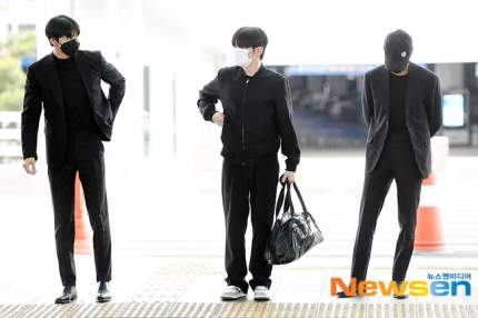 Kshy56's tweet photo. MONSTA X Members Kihyun, Hyungwon, and I.M Wear all black in honor of Moonbin's death at Incheon International Airport,They left for Las Vegas, USA to attend the We Bridge Music Festival &amp; Expo https://t.co/ThWHynChfx