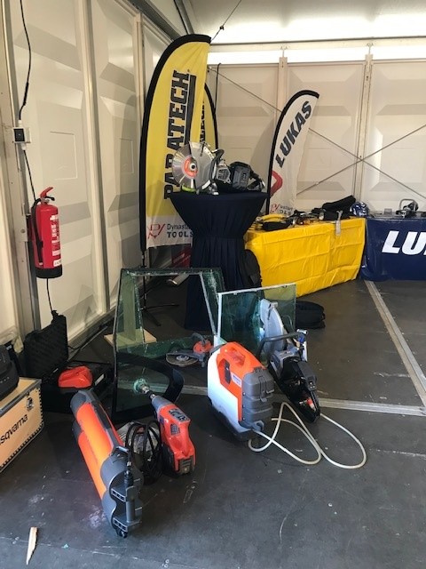 DynastartTools's tweet photo. Gisteren aanwezig geweest op de Fire Experience Day van @Defensie op vliegbasis Woensdrecht  Enkele producten uit ons leveringsprogramma laten zien en demonstraties gegeven van het SwanGard rescuevest samen met Swan Rescue. #FireExperienceDay #Brandweer https://t.co/ZUCb2iFzxj
