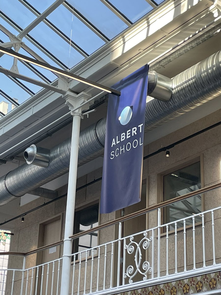 Mc_Lanne's tweet photo. Heureuse d’entrer au sein de @AlbertSchool ce matin pour une réunion #digital #innovation et #tech avec la direction de @generalifrance https://t.co/UHso5qx0Oh