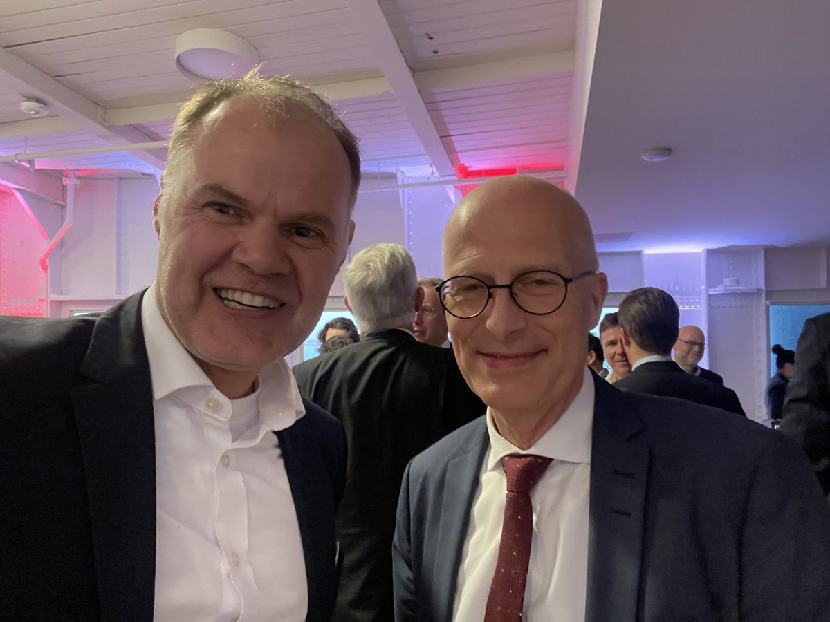 Beim Empfang von Generalkonsul Oliver Schramm mit Bundesratspräsident Dr. <a href="/TschenPe/">Peter Tschentscher</a> Tschentscher in #SanFrancisco.

#BerlinFinance