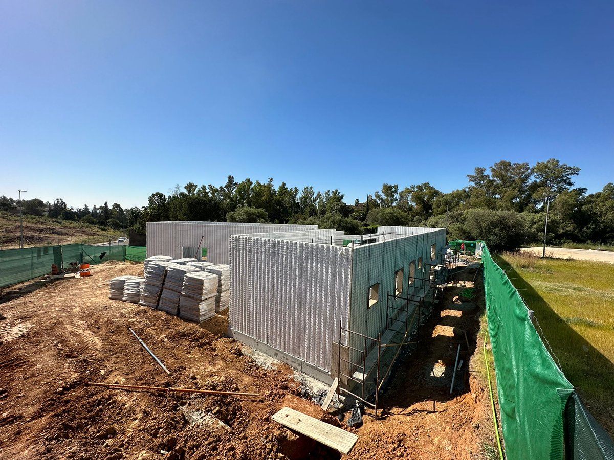 baupanelsystem's tweet photo. 😄 Increíble rapidez en la #construcción de viviendas de hormigón #Passivhaus!
Comenzamos la obra con la cimentación más el #aislamientotérmico interior de la #estructura de hormigón de que conformará la vivienda.
#Córdoba, @baupanelsystem https://t.co/ocP2wQNXpJ
