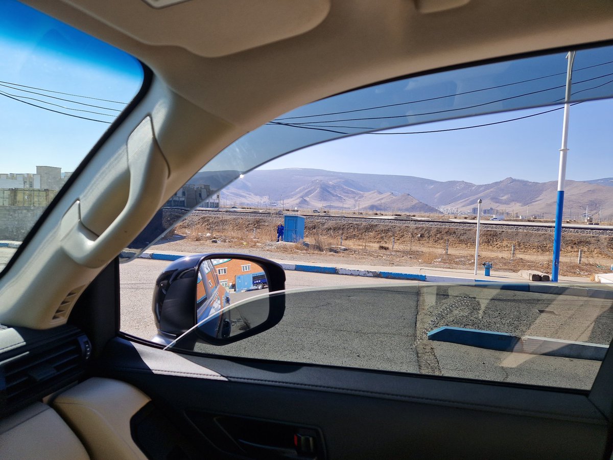 Хот доторх шатахуун түгээхүүд хэзээ төвийн шугамд холбогдох вэ? Хүлээж бгаад сэжиг хүрээд явчихлаа юугаа ч барьсан юм тийм биз дээ... том компаниуд эзэд нь аймаар уулын орой усны эргээр Ордонд амьдардаг юм ч дээ , ажилчдаа боддогүй юм бх даа,,,, хот дотор шүү дээ энэ ...