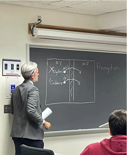 Mr_B_P_'s tweet photo. The teacher was so handsome, he even asked my name after I asked a question at the end of class https://t.co/RWSpn9V2Vz