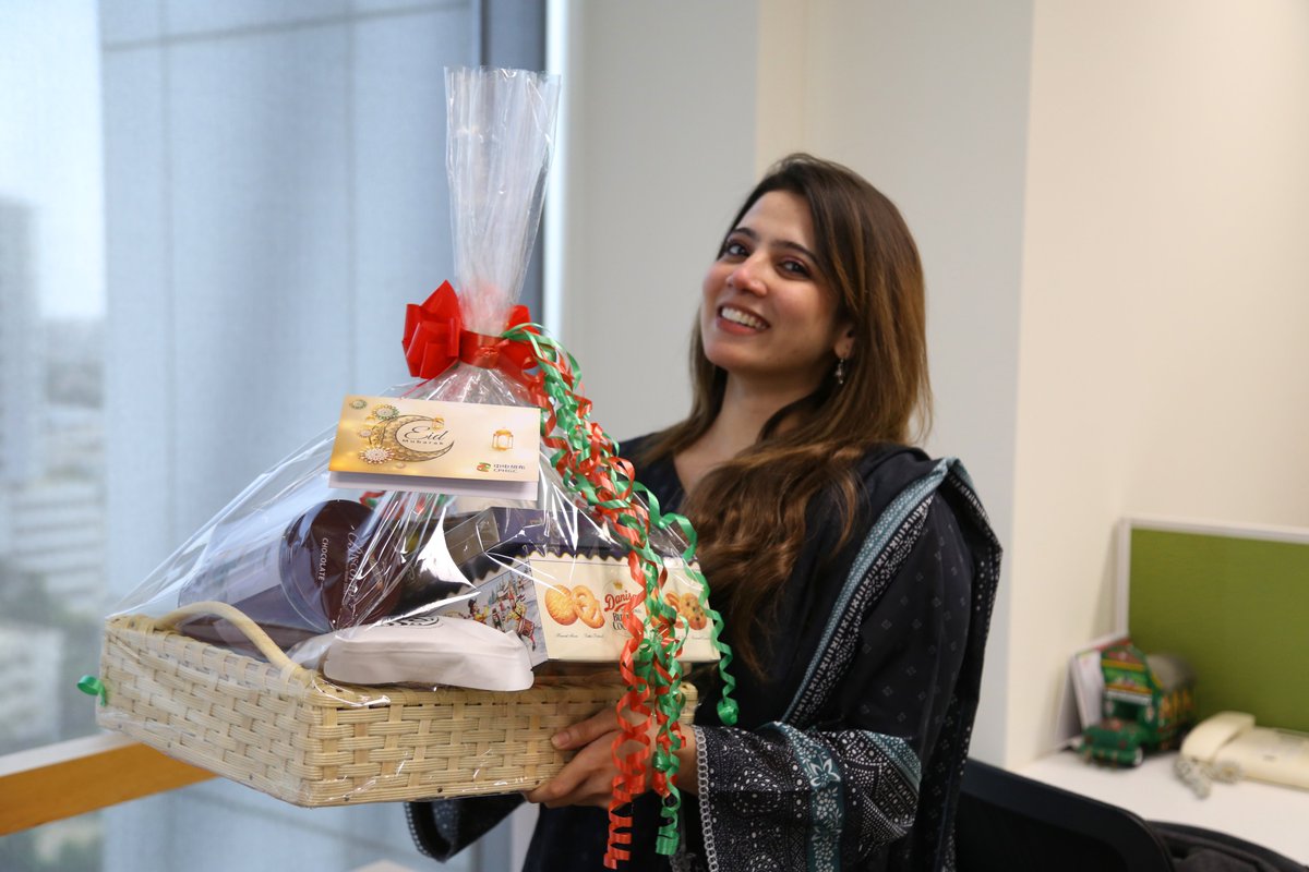 ChinaPowerHub's tweet photo. Celebrating Eid-ul-Fitr!!! On 19 April, all employees received Eid greetings and baskets. Wishing everyone a joyous Eid. 
开斋节快乐！4月19日，中电胡布所有中巴员工都收到来自该公司丰盛的开斋节礼物和祝福！
#EidAlFitr2023 #celebration #corporateevents https://t.co/GWkZx4En1w