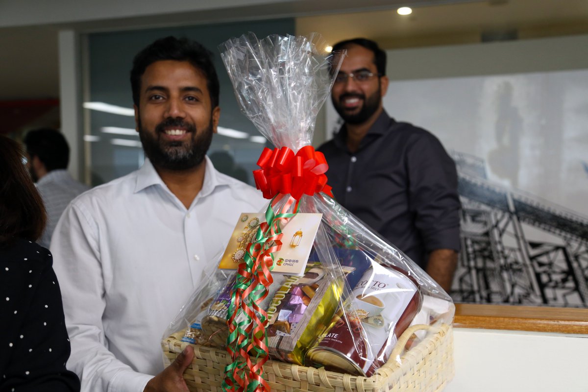 ChinaPowerHub's tweet photo. Celebrating Eid-ul-Fitr!!! On 19 April, all employees received Eid greetings and baskets. Wishing everyone a joyous Eid. 
开斋节快乐！4月19日，中电胡布所有中巴员工都收到来自该公司丰盛的开斋节礼物和祝福！
#EidAlFitr2023 #celebration #corporateevents https://t.co/GWkZx4En1w