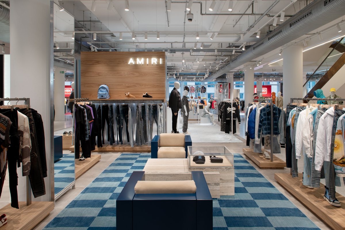 truestagingltd's tweet photo. We recently helped 1111 Studios create a prestigious new home for Amiri in @selfridges, as well as their pop-up shop. They feature wood veneer and brushed nickel rails, custom illuminated stone display case, curved accessories shelves and back-lit logo https://t.co/3OZ2scIrD5