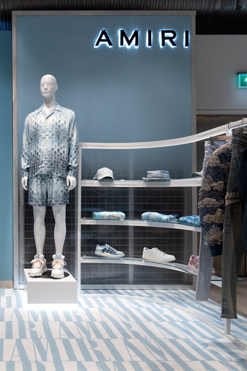 truestagingltd's tweet photo. We recently helped 1111 Studios create a prestigious new home for Amiri in @selfridges, as well as their pop-up shop. They feature wood veneer and brushed nickel rails, custom illuminated stone display case, curved accessories shelves and back-lit logo https://t.co/3OZ2scIrD5