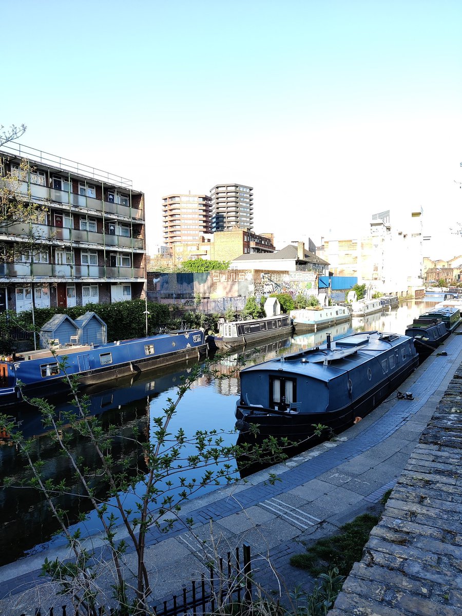 mjpo007's tweet photo. What a lovely morning for a run in and around the Regent's Canal #urbanrun #londonrun #martinlovesacanalrun https://t.co/GjPjN7teWC